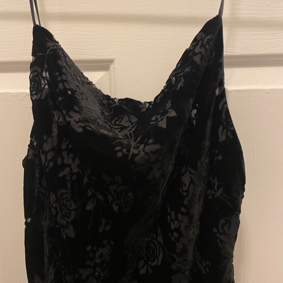 Urban Outfitters Black Floral Velvet Mallory Midi Dress size medium - Picture 5 of 6